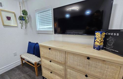 The Hideaway DT Orlando Tiny Home w Free Parking - Foto 78