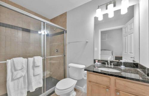 Stylish Condo • Walk to Theaters • Parking - Foto 22