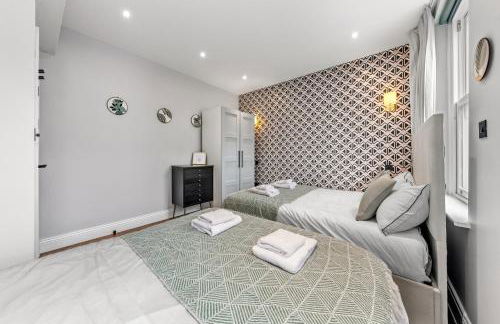 Two Modern Central London Apartments with AC Near Big Ben & Buckingham Palace - Photo 49