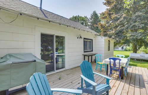 South Haven Farmhouse with Fire Pit, 4 Mi to Beach! - Foto 3