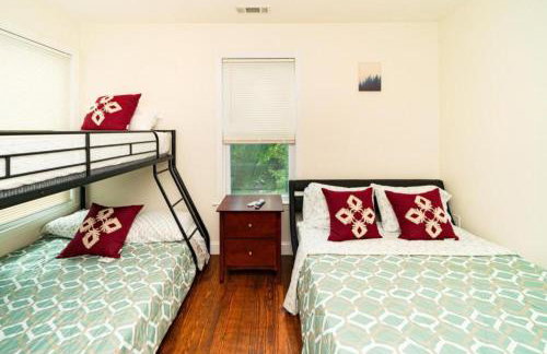 988 - 2 4BR Boston Cozy Getaway near Geneva Cliffs - Foto 22