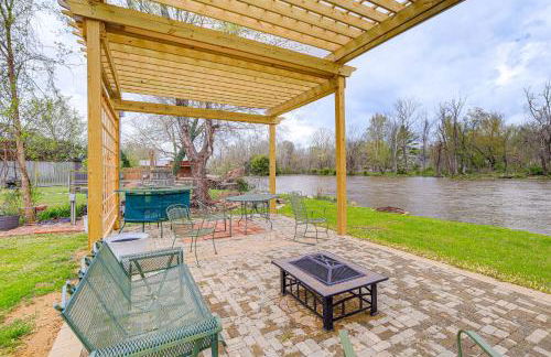 Riverfront Tennessee Retreat with Patio and Boat Ramp! - Foto 18