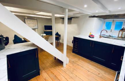SPINDRIFT is A Beautiful Newly Refurbished THREE BEDROOM Private Family House located on the OLD HARBOUR and the COASTAL PATH in the Heart of Beautiful POLPERRO - Foto 7