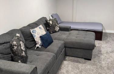 Charming Brick Home with bonus space & foosball - Foto 27