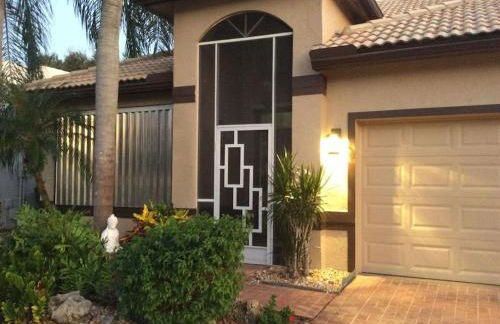 Beautiful furnished 3 BR home, pool, clubhouse access - if interested, please provide your name, contact info - Photo 1