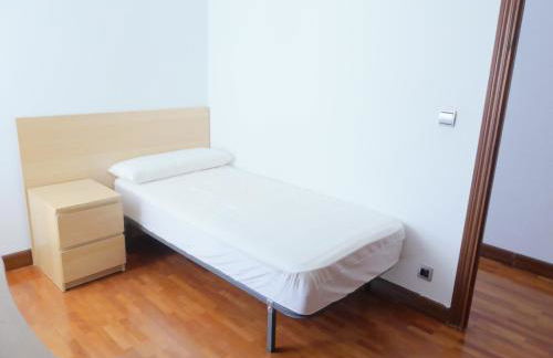 Apartamento luminoso, funcional y amplio en zona hospitalaria - Photo 10