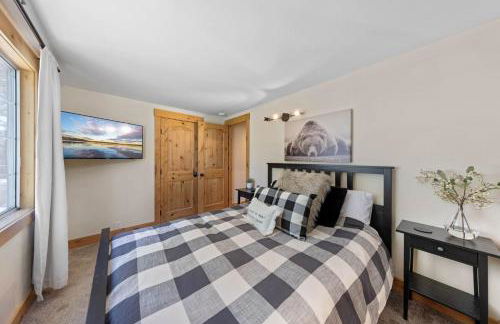 Rustling Grove in Tahoe City - Pet-Friendly, Walking Distance to Downtown and Lake - Private Hot Tub - Foto 18