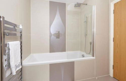 Three Bedroom Apartment by Beautiful Park - Photo 29