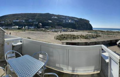 Whispering Waves in Porthtowan, Beachfront Apartment - Photo 3