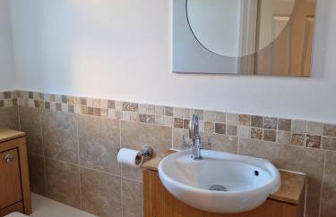 Large 4-bed house for up to 7 guests w 2x parking - Foto 47