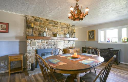 Hike and Ski Scenic Group Retreat in Wardensville - Foto 11