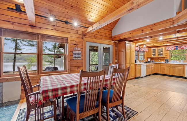 Private Lakefront - Luxury Log House - Photo 11