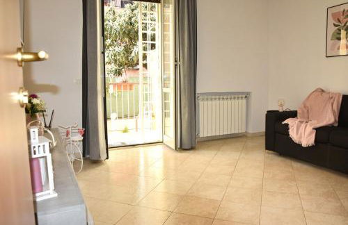 Casalú - Appartamento con Giardino Privato e Parcheggio Gratuito vicino Metro B - Foto 8