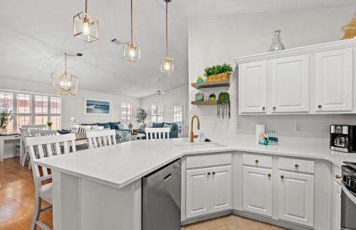 Steps Away-Game Room-Comm Pool-Golf Cart Deals - Foto 19