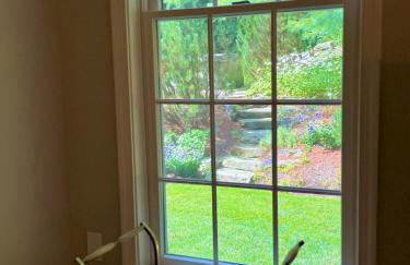 Beautiful House in the Woods, Huge Yard, Hot Tub - Foto 52