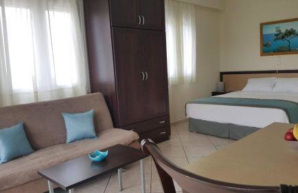 Yolanda Studios - Photo 6