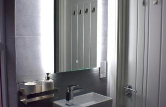 Stylish centrally-located studio with parking - Foto 13