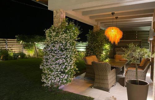 Villa ELi - Luxury Nature Getaway - Strategically located for Beach Exploration - Onsite Power for Electric Vehicle - Foto 43