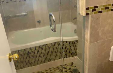 2nd story 1 bed apt #3 with kitchenette and a sweeping view of Birch Bay - Foto 21