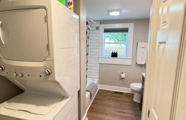 1920 Brick House-Hot Tub-Outdoor Brickoven Pizza-Pets-Breweries - Foto 32