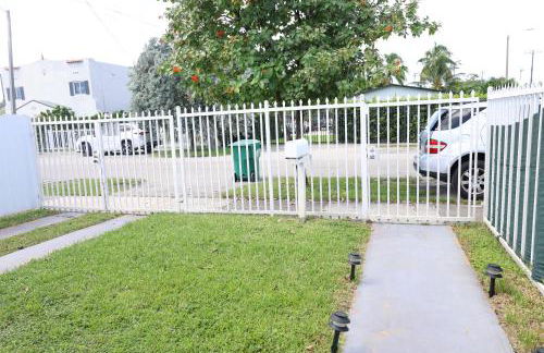 GREAT Luxe House NEAR Downtown & Marina in Miami - Photo 54