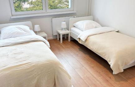 Monteurwohnungen mit TV, Internet, Parkplatz, Waschmaschine, Küche, Balkon, Restaurants und Supermarkt - Foto 27