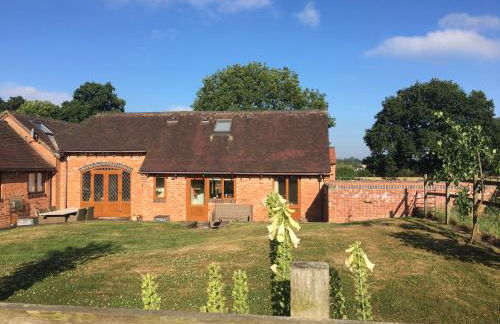 Coach House at Oaks Barn Farm Alcester with optional hire Salt water hot tub - Photo 1