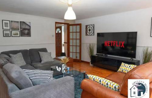 7 Bedroom Home - Contractor Stays - Reading Central - Photo 1