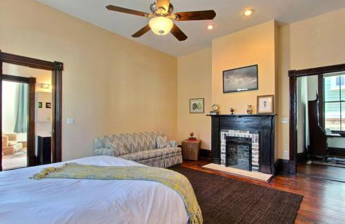 Big Blue House - Near Forsyth Park - Lower Unit - Photo 14