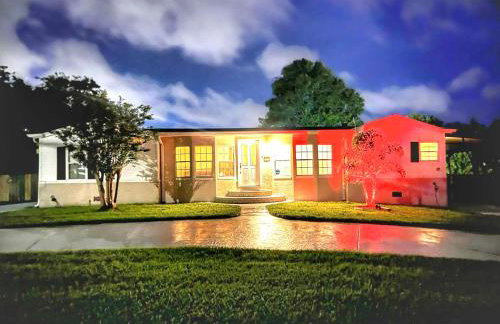 NEW Daytona Beach - Cozy Vacation Home with Saltwater Pool - Foto 1