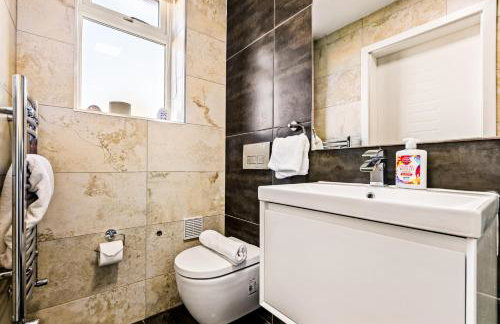 Spacious 4 Bed House in Exhall, Sleeps 7 - Foto 26