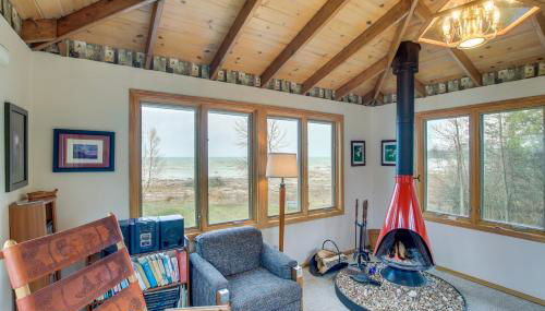 Serene Lakefront Baileys Harbor Home with Deck! - Foto 3