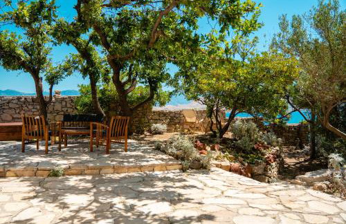 Villa Sortis and boat - Photo 33