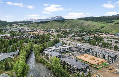 4-Season Modern Mountain Penthouse with Private Hot Tub & Scenic Views - Foto 55