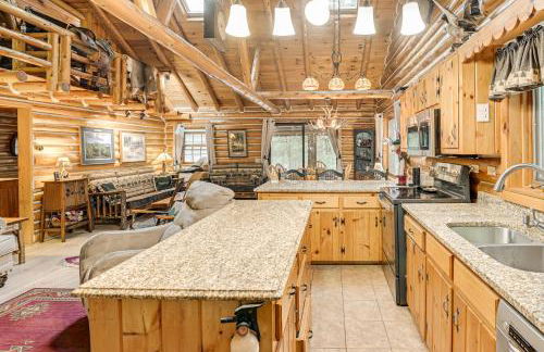 On-Site Pond and Trails Lake Luzerne Cabin - Foto 14