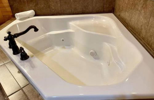 2 bed Cabin HOT TUB close to Helen #16 - Photo 5