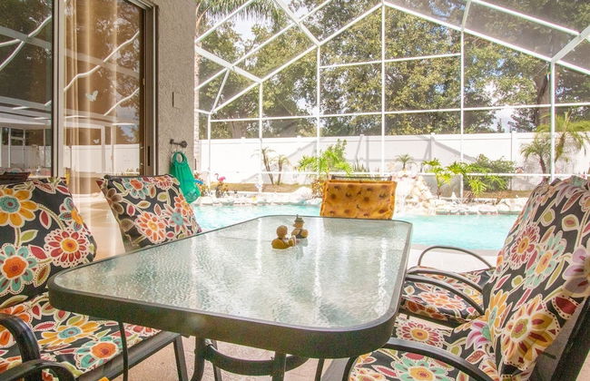 3 Bedroom Home With Private Screened Pool With Rock Waterfall Feature and Gameroom by Florida Dream Homes - Foto 38