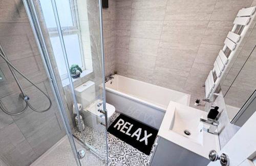 Four Bedroom House By Brookland Stays Serviced Accommodation Short Lets Manchester With Free WiFi - Foto 6