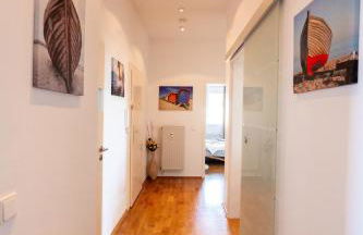 Doppelhaus- Villa Leipzig Schleußig , moderner Altbau Apartment Dachetage mit 2 Schlafzimmern und separatem Zusatzzimmer , Parkplatz - Balkon - Kamin - Eicheparkett - Arbeitsplatz - Foto 10