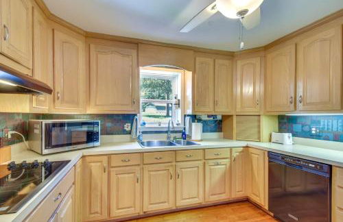 Spacious Lake Hartwell Home with Private Boat Dock! - Foto 9