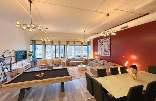 Luxury 6BR Suite with Pool Table Sleeps 12 Perfect for Group Stay Near McCormick Place, Grant Park and Soldier Field - Foto 3