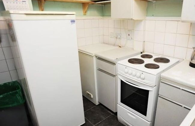 House - Sleeps 5, Private Garden & Free Parking - Photo 5