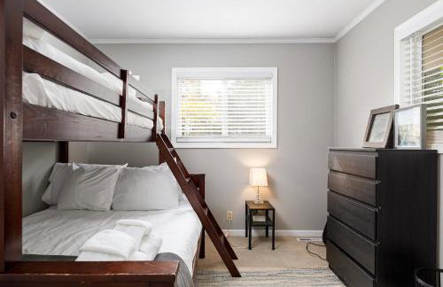 Bryan Lake Oasis in Downtown Lake Ann - Foto 53