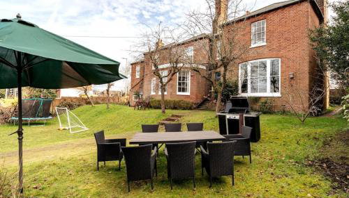 Perfect Family & Friends Home, Free Parking Security Onsite - Foto 3, Garden, Garden view