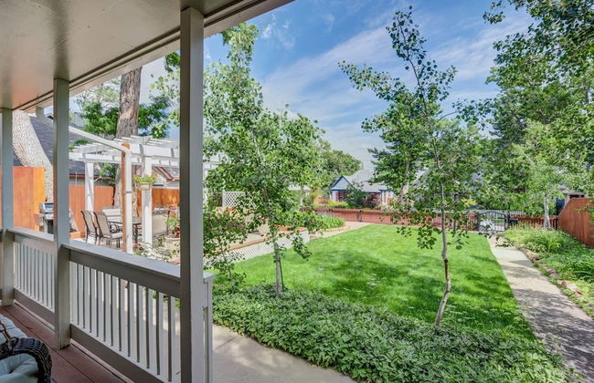 3 Bedroom Downtown with Firepit - Photo 35