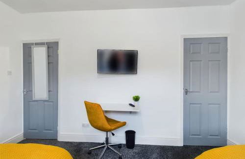 Cliff House By RMR Accommodations - NEW - Sleeps 8 - Modern - Parking - Foto 5