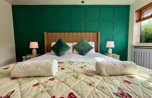 Modern 3 Bedroom Bungalow, EV Friendly, Parking Included - Foto 1