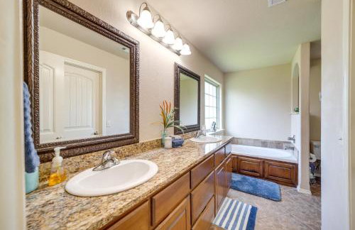 Central Bentonville Home with Fenced Yard! - Foto 15