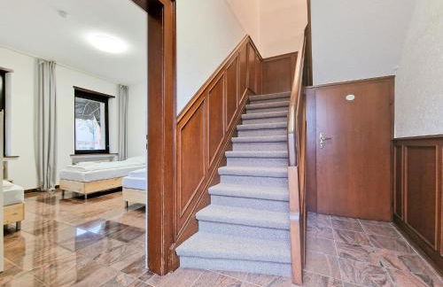 Tolstov House - 6 Room House with Terrace and Parking - 30 Min Messe DUS - Foto 24