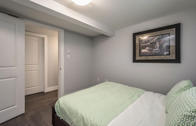 Spacious DAL & Downtown Apartments - Photo 3